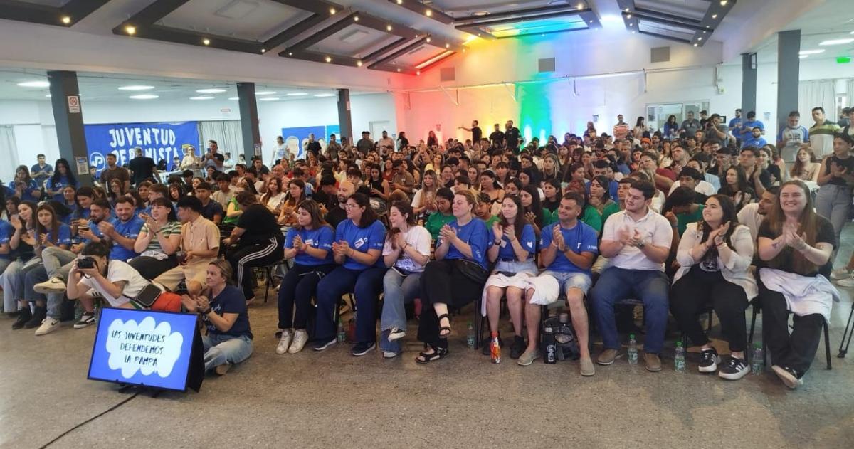 Ms de 500 jovenes participaron del encuentro en el Recreo Mercantil