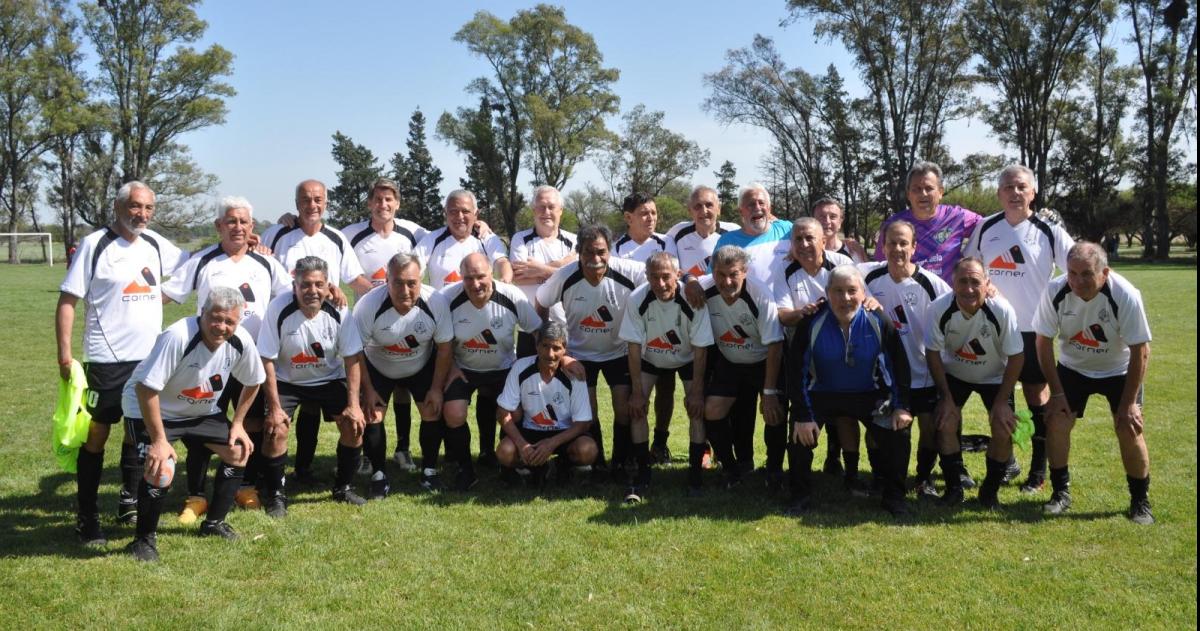 La lucha por la clasificacioacuten en el Argentino de Fuacutetbol de Veteranos
