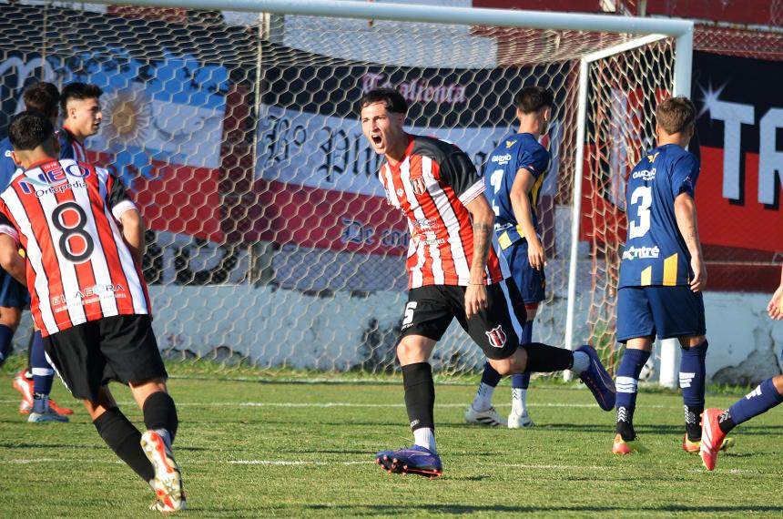 Mateo Masín celebra el primer gol del partido cuando solo se jugaban 2 minutos