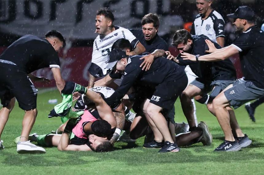 Gimnasia de Mendoza jugaraacute en Primera Divisioacuten