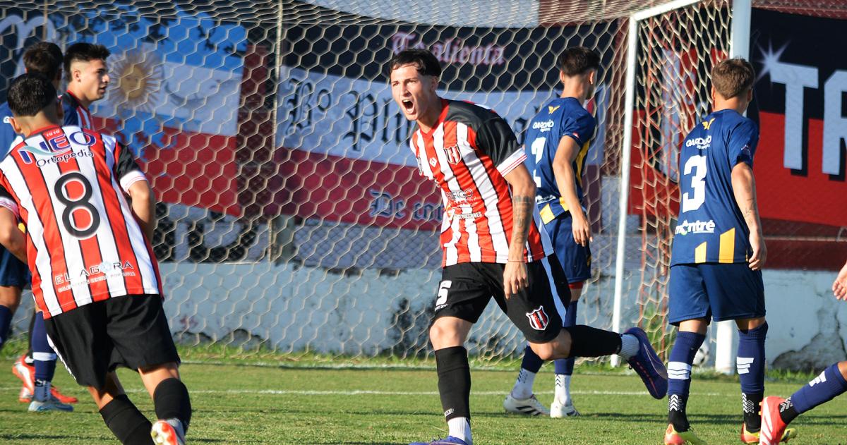 Mateo Masín celebra el primer gol del partido cuando solo se jugaban 2 minutos