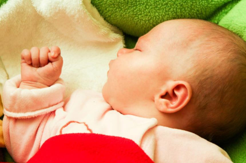 Alerta de pediatras por casos de muerte suacutebita de bebeacutes asociados al colecho