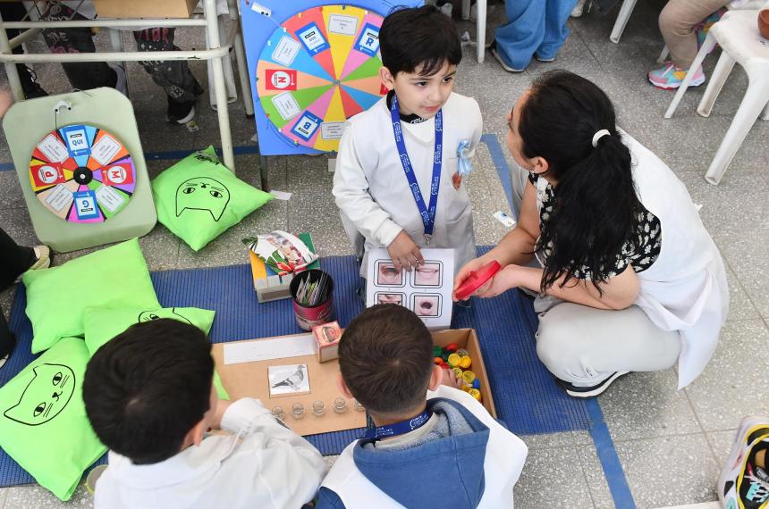 Presentan libro sobre educacioacuten en la UNLPam