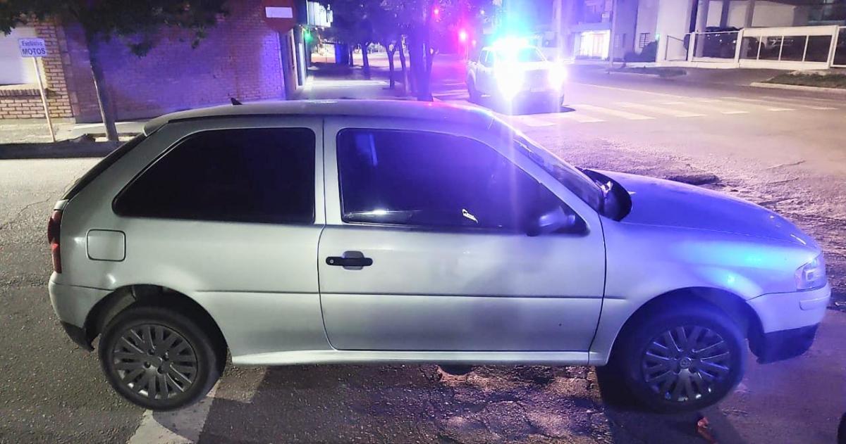 Conductor evadioacute un control lesionoacute a un policiacutea y terminoacute detenido