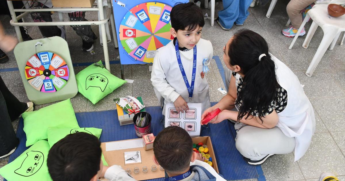 Presentan libro sobre educacioacuten en la UNLPam