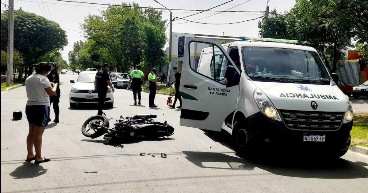 El impacto se produjo casi en el centro de la intersección