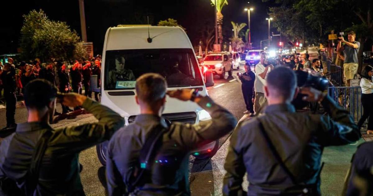 Hamas entregoacute a la Cruz Roja cuatro nuevos atauacutedes con restos de rehenes israeliacutees