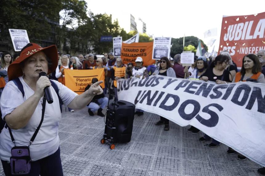Los jubilados se movilizaron como todos los miércoles