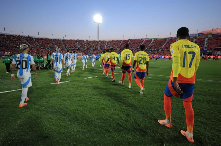 Juegan la Selección argentina y su par de Colombia por la semifinal del Mundial Sub-20 de Chile