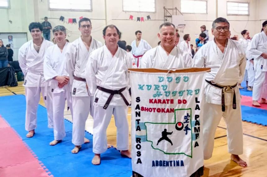 El Ciacuterculo de Retirados de la Policiacutea en torneo de karate