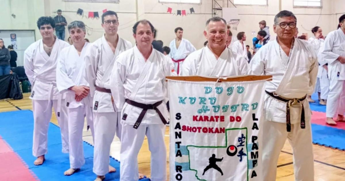 El Ciacuterculo de Retirados de la Policiacutea en torneo de karate
