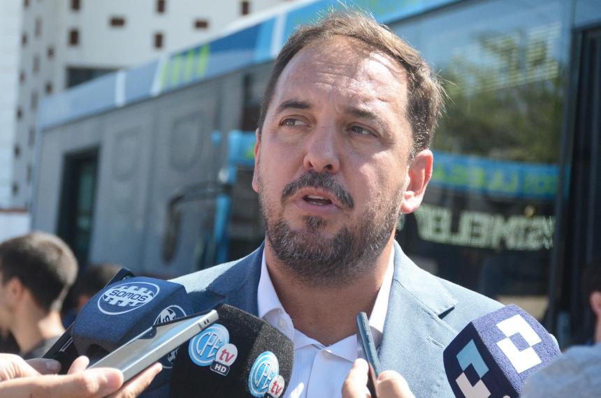 Di Naacutepoli cruzoacute a Zulueta- Es un funcionario que funciona muy mal