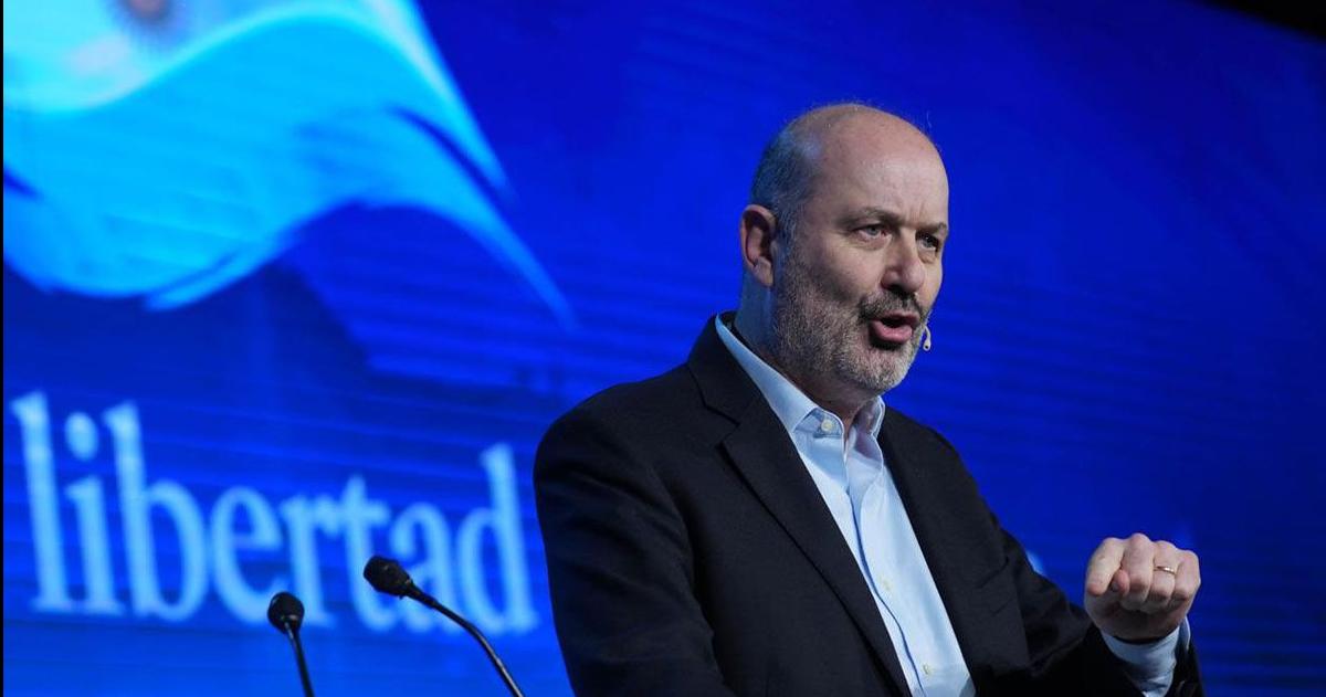 Sturzenegger el ideoacutelogo de las desregulaciones llega a La Pampa en la recta final de la campantildea libertaria