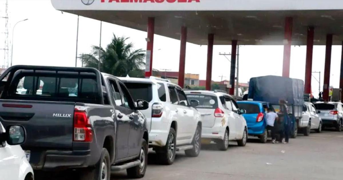 Bolivia- YPFB opera al liacutemite y solo tiene autonomiacutea para tres diacuteas de gasolina