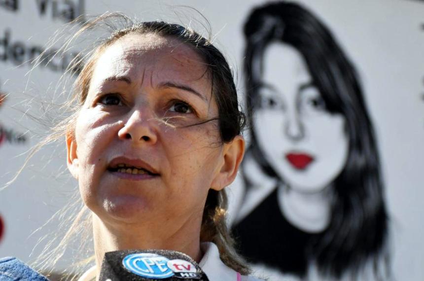 Inauguraron un mural en homenaje a Liacutea Falcoacuten en el barrio Esperanza