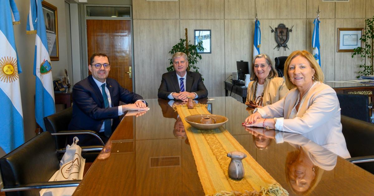 Estudian oportunidades de cooperacioacuten entre La Pampa e Irlanda