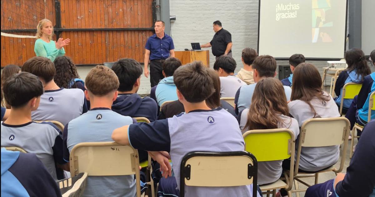 La charla de Javier Waigel con estudiantes