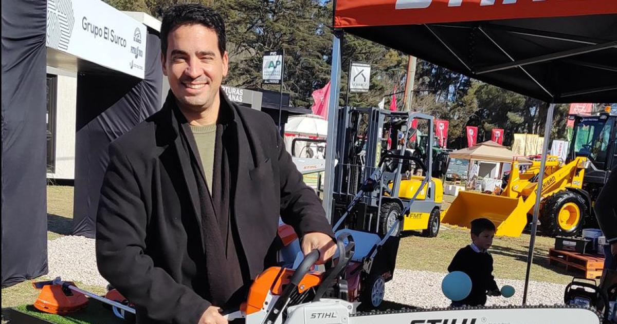 El candidato libertario Adrin Ravier promociona ms motosierra