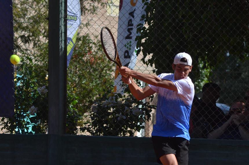 Felipe fue muy seguro con su revés y ganó una gran final