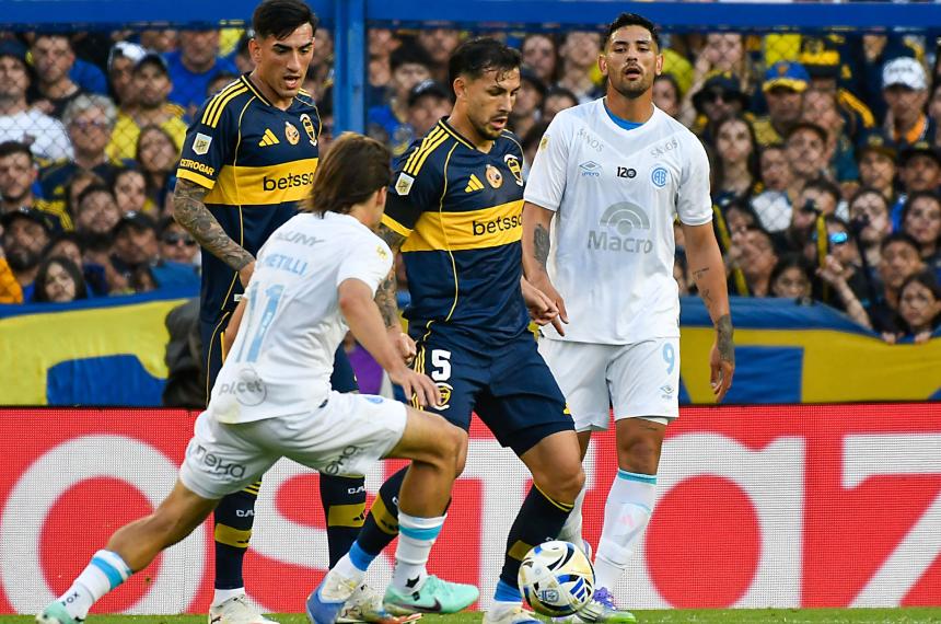 Paredes anotó un gol en contra en una jugada desafortunada