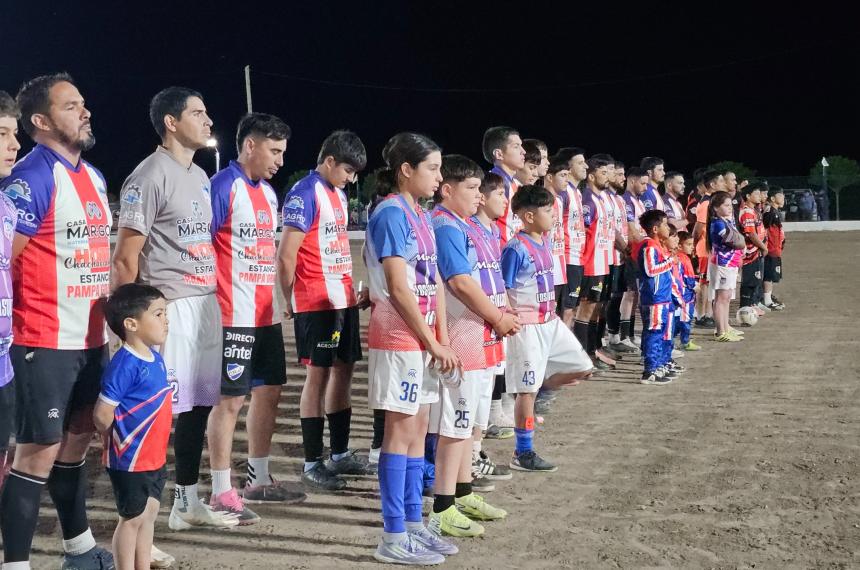 Las nuevas luces estn colocadas en la cancha de La Reforma Ftbol Club