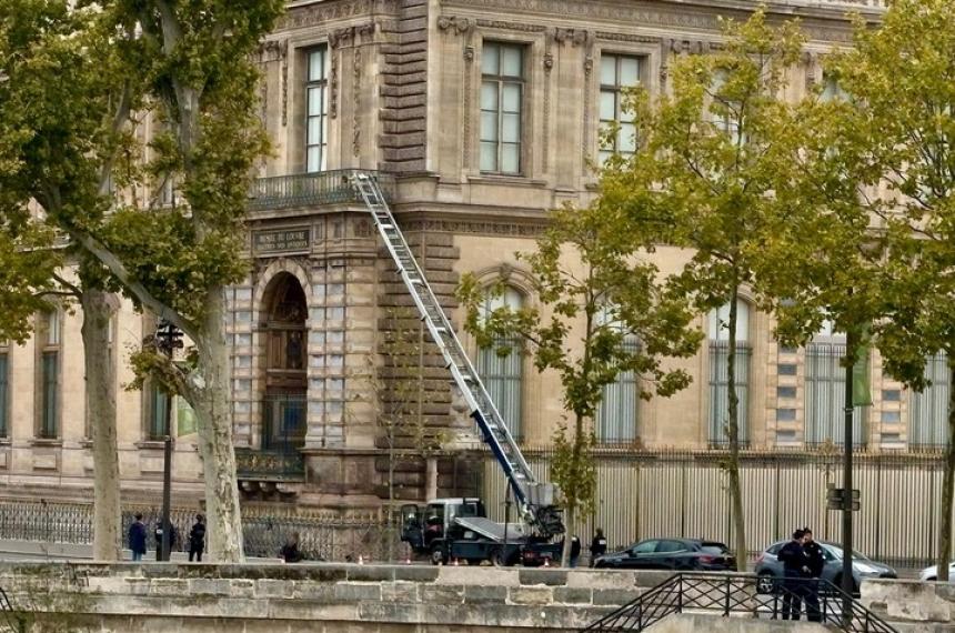 El montacargas por el que ingresaron los ladrones al Museo de Louvre