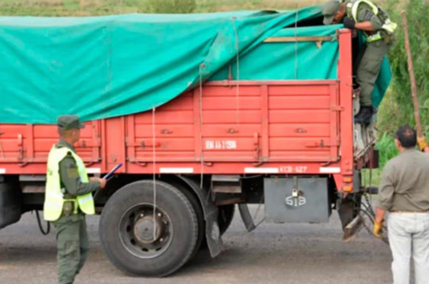 Imputaron a 24 gendarmes y a un civil por cobrar coimas a camioneros en Coacuterdoba