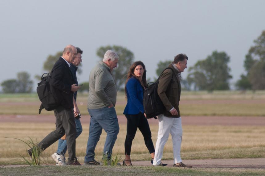 Sturzenegger esta mañana en el aeropuerto de General Pico