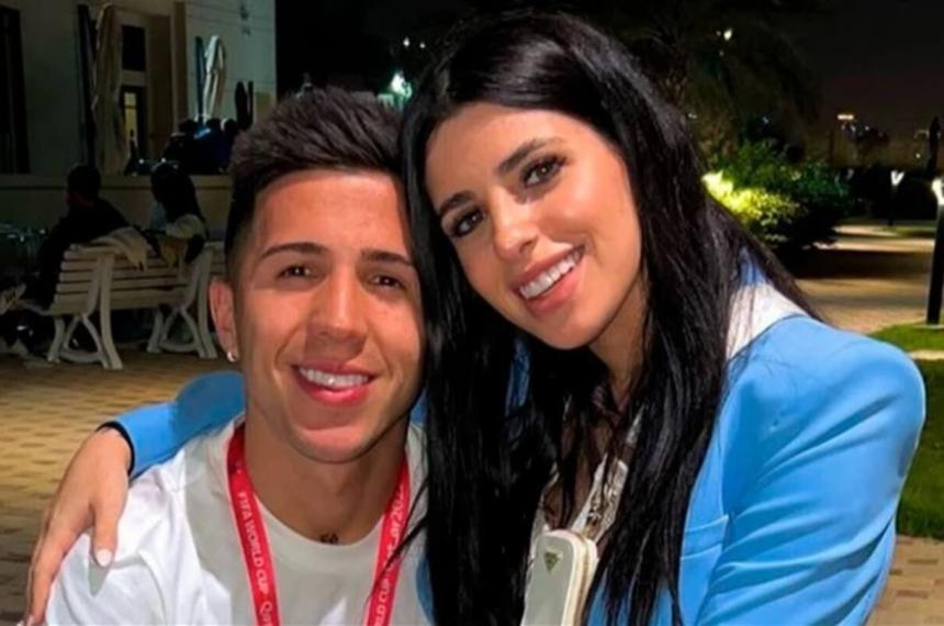La pareja vive una relación a distancia