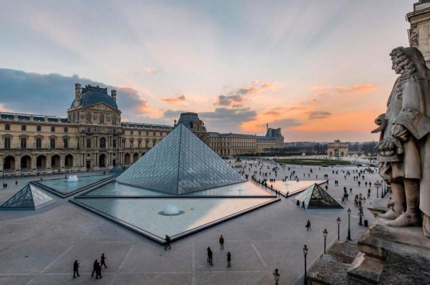 El Museo del Louvre estimoacute en maacutes de US100 millones el valor de las joyas robadas