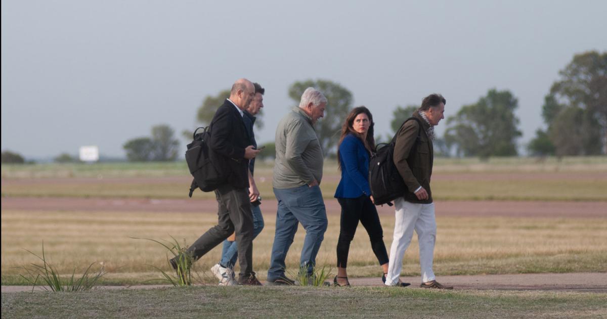 Sturzenegger esta mañana en el aeropuerto de General Pico