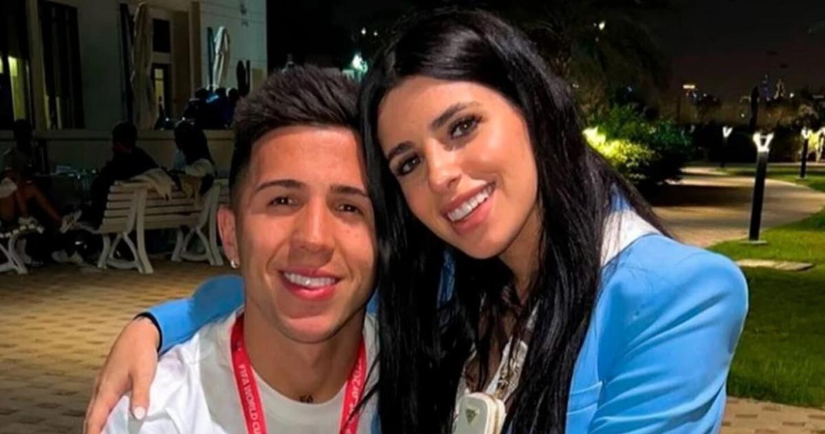 La pareja vive una relación a distancia