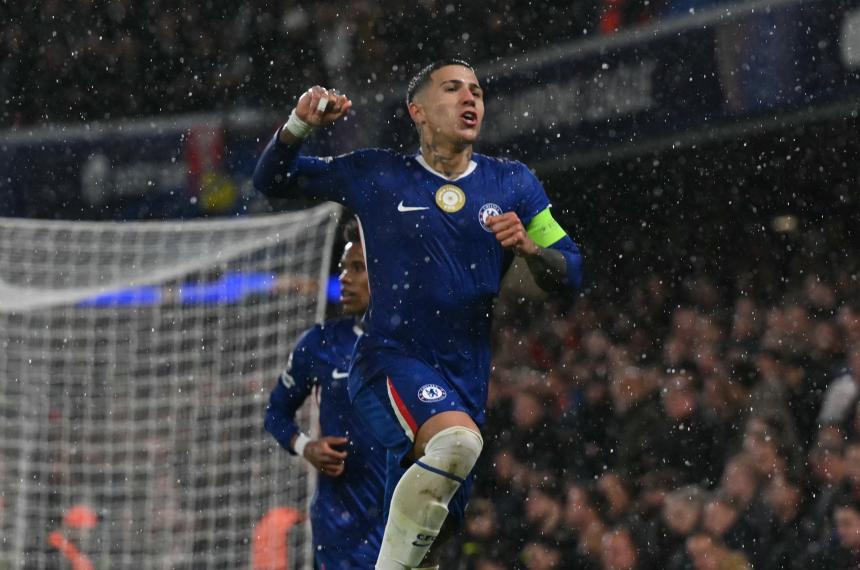 Enzo anotó de penal en la goleada del Chelsea