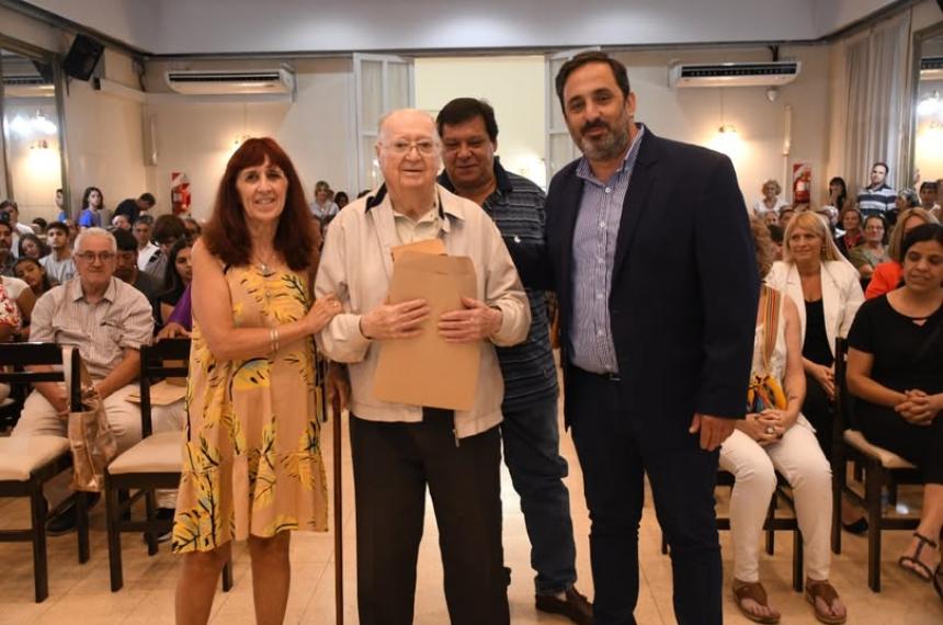 Hernn de Dios Herrero reconocido en el Concejo Deliberante santarroseño