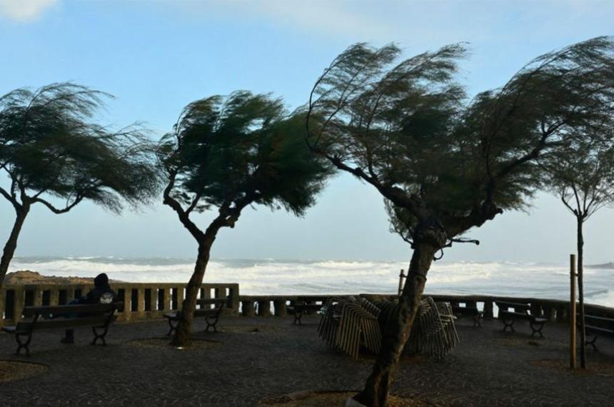 La tormenta Benjamin azota Francia con vientos de 170 kmh y caos en Pariacutes