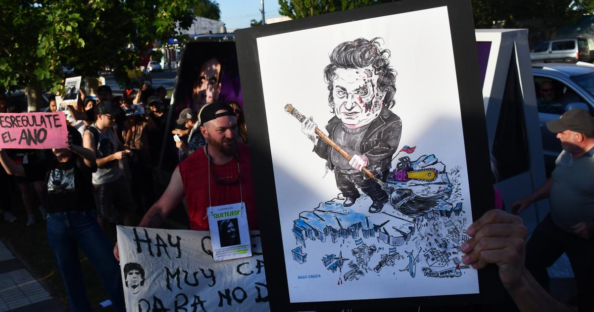 Poleacutemica en el Concejo- Caricaturas del desastre no se exhibiraacute en el recinto