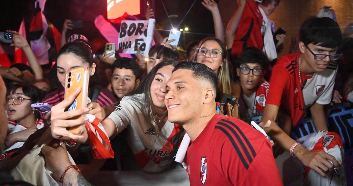 Juanfer Quintero en un encuentro con los hinchas cordobeses en la previa de la semifinal