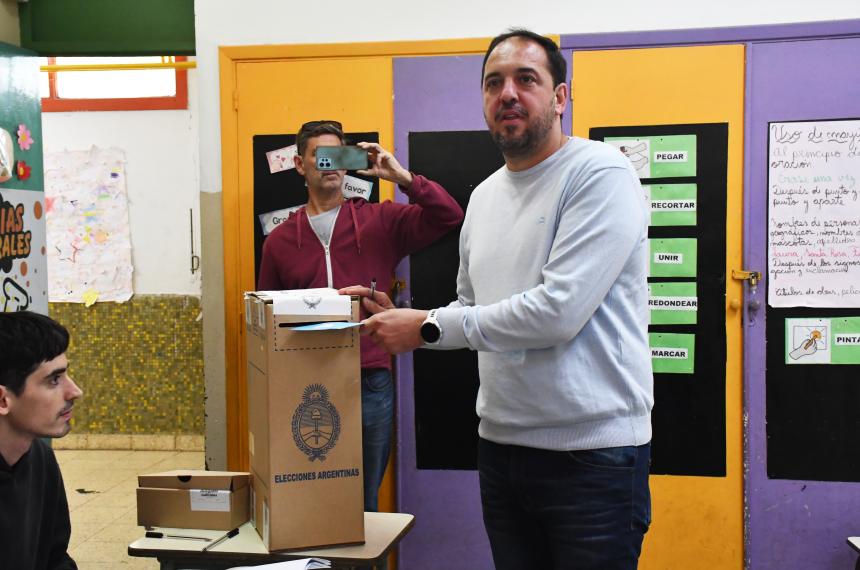 Di Npoli votó a las 9-15 horas en la Escuela N°6