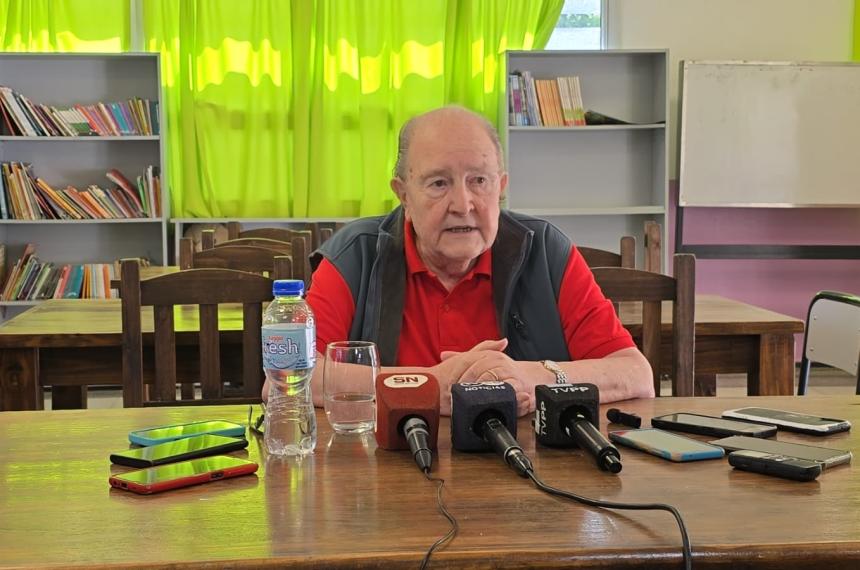 Carlos Verna durante la durísima conferencia de prensa de este domingo