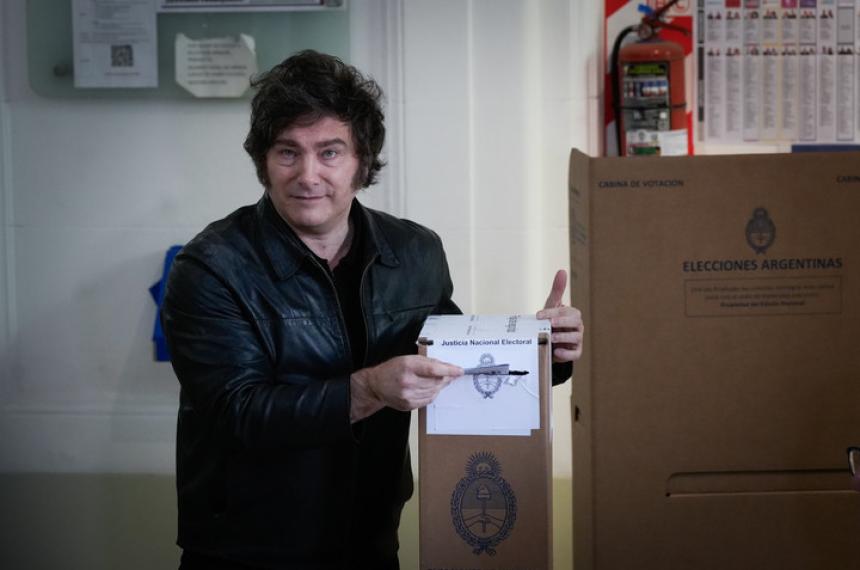 Javier Milei votoacute en la UTN rodeado de militantes y sin hablar con la prensa