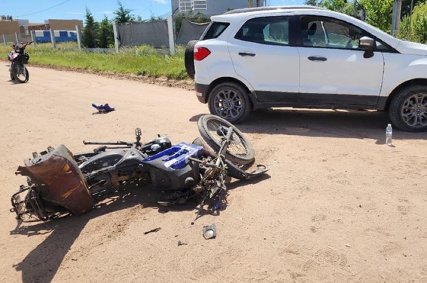 El choque entre una moto y una Eco Sport dejó un herido