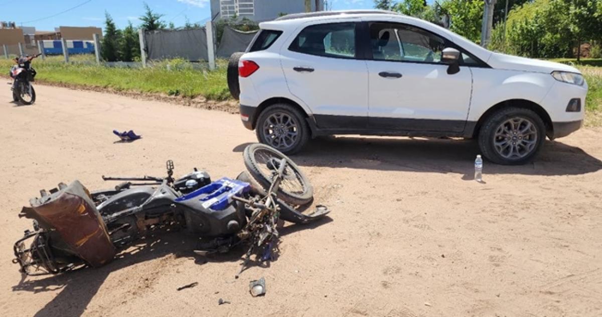 El choque entre una moto y una Eco Sport dejó un herido