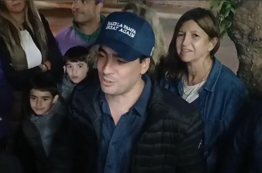 Ravier fue a celebrar con sus simpatizantes al bunker libertario