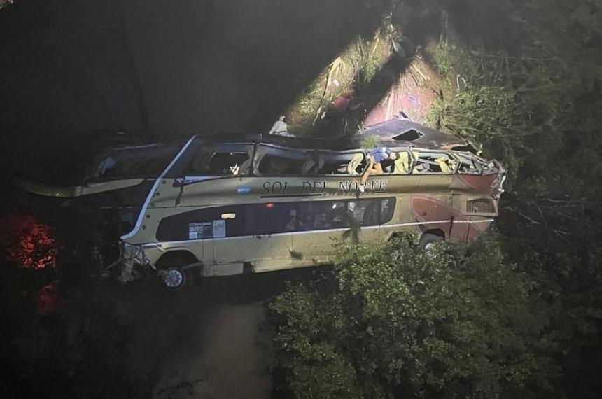 El conductor del auto que chocó contra el micro en Misiones envió un impactante audio