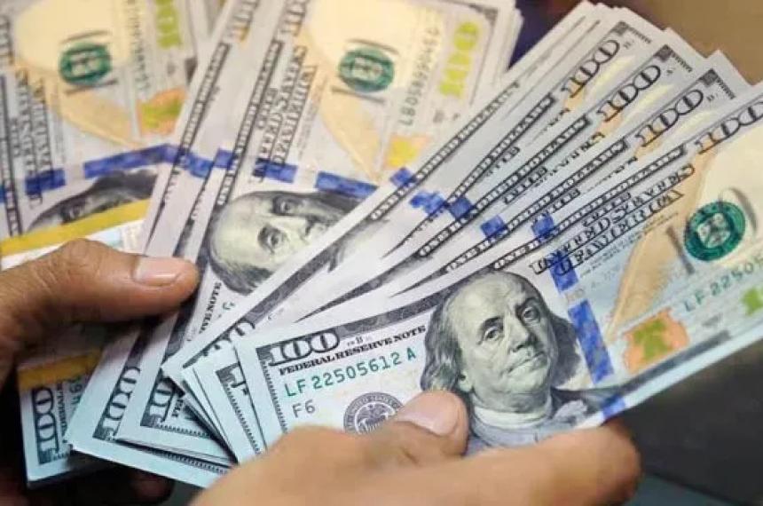 El doacutelar blue sufrioacute su mayor caiacuteda diaria en dos semanas y perforoacute los 1470