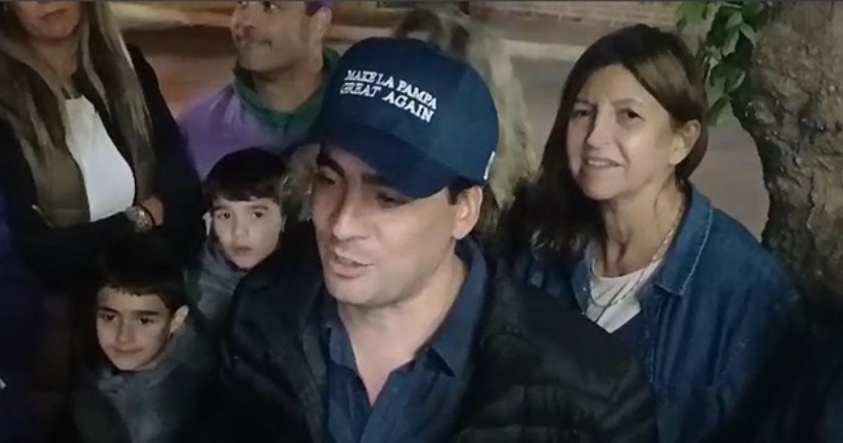 Ravier fue a celebrar con sus simpatizantes al bunker libertario