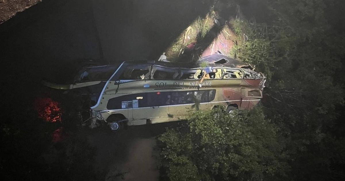 El conductor del auto que chocó contra el micro en Misiones envió un impactante audio