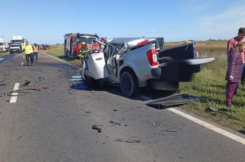 La camioneta Nissan que chocó un camión transportador de gas entre Paso y Franciso Madero