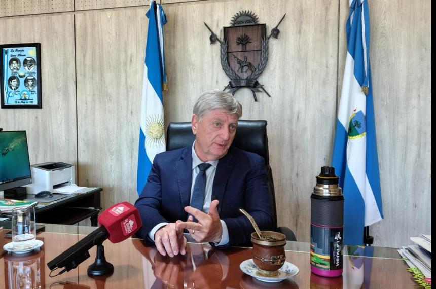 El gobernador Ziliotto durante una entrevista con El Diario