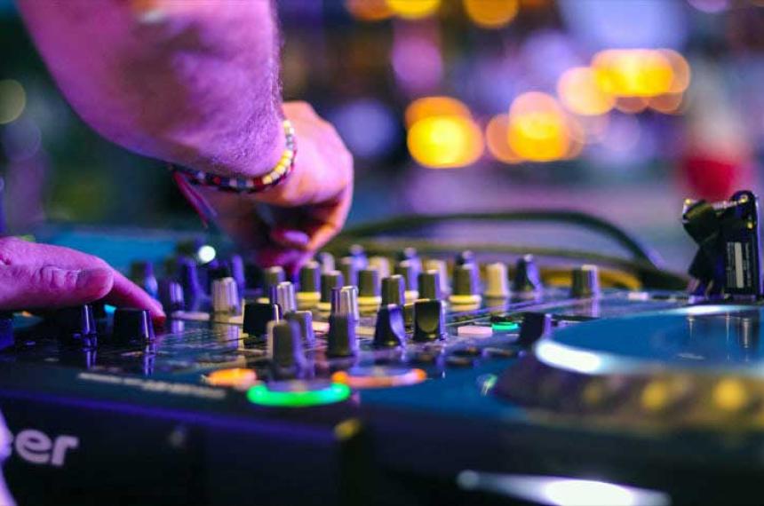 Derechos de autor- recuerdan las obligaciones para la reproduccioacuten de muacutesica en La Pampa